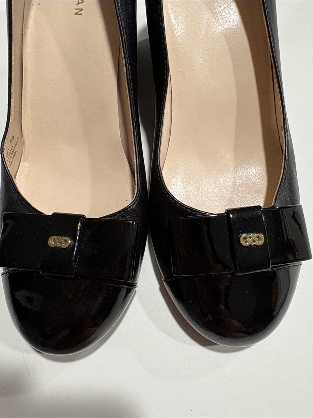 Cole Haan Black Patent Leather Bow Wedges, size 6B - Picture 5 of 7